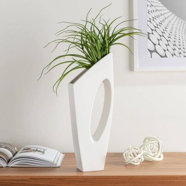 VECTOR TALL CERAMIC VASE - MATTE WHITE - Thirty Six Knots - thirtysixknots.com